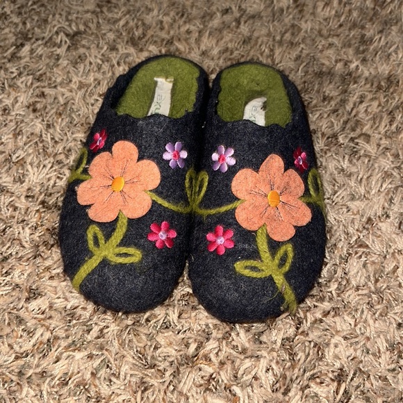 Flexus by Spring Step wool slides/clogs $75 - Picture 2 of 6